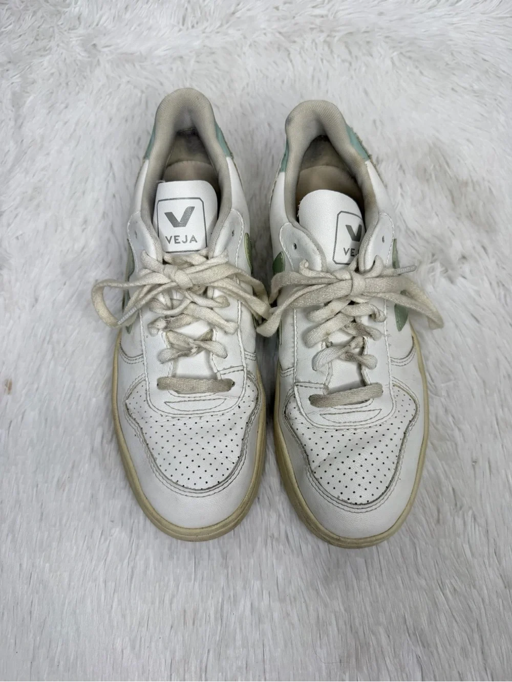 Veja campo leather